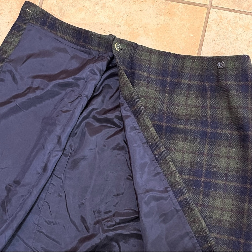 G.H. Bass Plaid Wool Wrap Skirt Size 10 Green Navy Tartan Pattern Midi Length - Picture 6 of 14